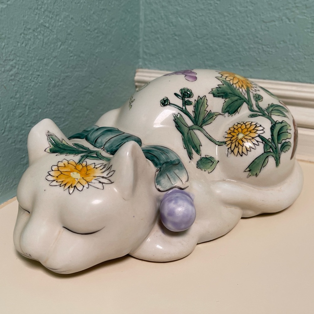 Vintage Hand-painted Tobacco Leaf Floral Porcelain Sleeping Cat Statue Figure